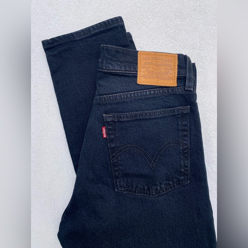 Women’s Levi’s Wedgie jeans, black, size 25
